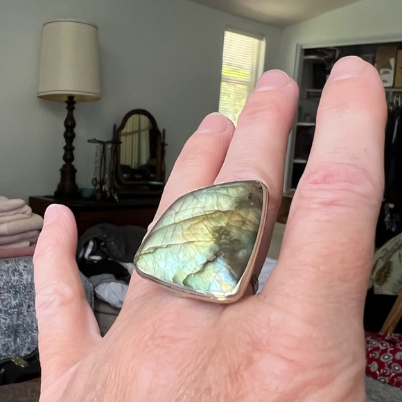 Gorgeous Labradorite Ring, Size 7 - Picture 7 of 15